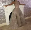 High Neck Billiga Bling Sexy Sequined Evening Dresses Wear Lace Mermaid Sequins Ärmlös Overskirts Arabiska Formella Prom Dress Party Gowns