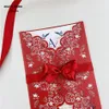 Romantik Pırıltılı Kırmızı Lazer Kesim Kişiselleştirilmiş Çiçek Özelleştirilmiş Insert Ve Papyon Ile Davet Ediyor, Ücretsiz Tasarım Fress Nakliye