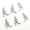 Venta al por mayor lote 100 UNIDS corredor atleta encantos de plata antiguos colgantes hallazgos de joyería DIY para collar pulsera 25 * 17 mm DH0803