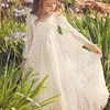 Robes de fille de fleur de plage sur mesure Boho First Communion Robe For Little Girl V-Colon à manches longues A-Line For Kids Robe de mariée