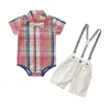 Sommar Baby Boys Gentleman Outfits Kids Plaid Bow Slips SHIRT + SUSPENDER SHORTS 2PCS Passar Barn Prestanda Kläder Ställ Y2299