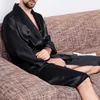 Novos Homens Black Lounge Sleepwear Faux Silk Nightwear para Homens Conforto Roupões De Silky Nobres Nobres Vestido Vestido Homens Dormir vestes