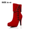 الاتحاد الأوروبي 35-43 حجم كبير أنيقة المرأة جلد الغزال أزرار أحذية عالية الكعب الأزياء الأحمر الكاحل الأحذية بالجملة النمط الغربي بالجملة