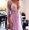 Sexy Tanie Lilac Prom Dresses Sheer Neck Koraliki Koronkowe Aplikacje Pununging V Neck Szyfonowe Wysokie Split Długie Rękawy Formalne Suknie Wieczorowe Suknie