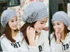 Nouveau femmes chapeau fleur béret mode fausse fourrure bonnet tricot chapeau Crochet hiver épaississement chapeau neige chaud slouchy bonnet crâne casquette