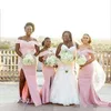 2019 goedkope stoffige roze zeemeermin bruidsmeisje jurken Zuid-Afrikaanse plus size sexy kant split van de schouder meid van eer toga op maat gemaakt