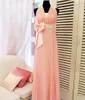 Beach Halter Ärmlös A-Line Plus Size Chiffon Billiga Wedding Guest Party Dress Long Pleated Aftonklänningar med avtagbar båge