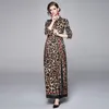 Våren sommarhösten Runway Vintage Leopard Chain Belt Print Collar Long Sleeve Empire midja Kvinnliga damer Casual Party Maxi Dress WH9609904