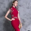 Hohe qualität stickerei modern cheongsam rot sexy qipao lange traditionelle chinesische kleid orientalische stilkleider vestido de China