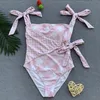 2020 Vintage Nova Manta Rosa Verificado One Peça Swimsuit Mulheres Swimwear Cut out Bow Laço Bikinis Monokini Beach Wear Sexy Cut out Ternos de banho