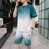 グラデーション夏の半袖メンズスーツファッションカジュアルエンターテイメントトラックスーツデザイナー男性ポケットTシャツパンツ2本の衣料品セット