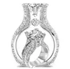 Commercio all'ingrosso di anelli di nozze placcati in rodio reale con intarsio di gioielli affascinanti del nuovo temperamento elegante della nuova sfilata di moda