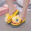 Blommor Kvinnors Skor Nya Sandaler Kvinnor Klipp Toe Tofflor Sommar Kvinnor Sommar Drag High Heel Wedge Heel Beach Leisure1