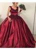 Abito da sposa bordeaux color vino rosso caldo senza maniche con scollo rotondo Abito da sposa realizzato in Cina Abiti da sposa in raso con applicazioni di pizzo con cristalli