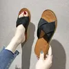 Varm försäljning-ny stil sommar kvinna tofflor strand flock mode låga klackar sandaler skor runda tå damer elegant kvinna slipper