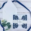 Fabulosas invitaciones de boda cortadas con láser en azul marino con banda y etiqueta para el vientre con purpurina, proporcionan impresión y envío gratuitos