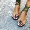 Nan Jiu Mountain 2020 Kobiety Letnie Płaskie Sandały Sexy Leopard Drukuj Handmade Otwarte Palec Sandały Klapki Plus Size 35-43 MX200407