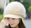 熱い販売アーティストは冬の女性のための暖かい真珠のウサギのベレー帽の帽子が熱いファッションレディースベレー帽のカジュアルドームヌード帽子