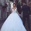 Oszałamiająca Saudi Afryki White Wedding Dress 2022 Cap Rękawy V-Neck Koronki Ręcznie wykonane Kwiaty Zroszony Kryształy Czeski Suknia Ślubna Recepcja