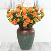 ロットごとの5個卸売のルクチーの家の結婚式の装飾の装飾の装飾リース人工ローズの花6個の花頭シミュレーション偽の花の花輪