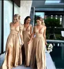 2019 Tanie Proste Szampana Druhna Dresses V Neck Fliss High Side Split Formalne Suknie Eleganckie Sukienka Gościnna Ślubna Maid of Honor Dress