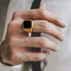 Bague chevalière carrée dorée en acier inoxydable cornaline noire pour hommes anneaux Pinky bijoux de richesse et de statut masculins