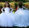 2020 Ny underbar prinsessa blomma tjejer klänningar Sheer Neck Lace Appliques Tulle Långärmad Bollklänning Lång Födelsedag Barnflicka Pageant Klänningar