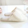 Designer--Scarpe da cartone animato bianche a forma di cane strabico da donna Pantofola antiscivolo da pavimento morbida invernale Zapatillas