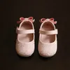 Baby Girls Shoes Soft Bottom Bowknot Cute Princess Dress Party Shoes Pu Läder Koreanska Kids Girl Footwear Innersula 11.5-13.5cm