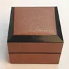 Personnalité de la mode boîte de montre le nom de famille du papier spécial clamshell taille de l'emballage boutique matériau bois boîte à bijoux montre en plastique 94mm / 94mm /