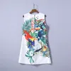 2020 XL Runway Dress Frete Grátis Lantejoulas Flora Imprimir Vestido Empire Grânulos acima do joelho Sem mangas de luxo vestido de moda sh