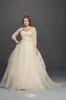 Oleg Cassini Abiti da sposa taglie forti in pizzo champagne chiaro Scoop Neck maniche lunghe 3/4 bottoni ricoperti 2019 Abiti da sposa Princess Garden