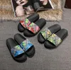 2022 Designer Men Women Slippers Summer Beach Indoor Flat G Sandals Bees Slides Green Red Blue House Flip Flops With Box