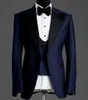 Navy Blue Men Bröllop Tuxedos Black Peak Lapel One Button Groom Tuxedos Utmärkt Män Jacka Blazer 3 Piece Suit (Jacka + Byxor + Tie + Vest) 2520