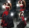 Vintage svart och röda gotiska bröllopsklänningar Modig älskling ruffles satin spetsar uppåt korsett topp bollklänning brudklänningar221p