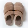 Billiga icke-märke vinterkvinnor män toffel päls flip flops sandaler inomhus hålla varma hemskor gummi platt sandaler 38-45 stil 23