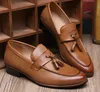Män mode tofsels bröllopskor män slip-on mens loafers läder zapatos de cuero hombrre stor storlek 37-48