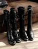 Botas Hot Sale-Long para as mulheres Lace calcanhar plana até Inverno Mulher da motocicleta Sapatinho Punk Estilo