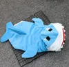 Les fabricants de vêtements pour animaux de compagnie offrent une offre de transformation de forme de requin en trois dimensions costume petit chien tissu vêtements pour chiens de compagnie prix de gros