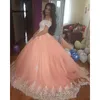 Söt 16 persika quinceanera klänningar av axelapplikationer puffy corset tillbaka boll klänning prinsessa 15 år tjejer prom party kappor