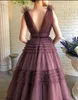 2020 vestidos de noite elegantes V Neck Tulle hierárquico Saias Backless Prom Dress até o chão Custom Made formal do partido Vestidos