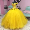 2019 gul cinderella quinceanera klänningar plus storlek utanför axelbollen klänning tulle prom klänningar korsett söt 16 formell klänning