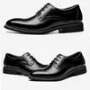 Nova Qualidade de Alta Qualidade Couro Clássico Homens Brogues Sapatos Lace-up Bullock Vestido de Negócios Homens Oxfords Sapatos Masculinos Tênis Formal