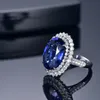 Acquista Anelli Di Fidanzamento Di Zircon Di Cristallo Bianco Di Tendenza Dell'anello Delle Donne Di Moda Moderna Per Il Regalo Dei Monili Di Cerimonia Nuziale Delle Donne