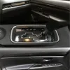 ل Mitsubishi Outlander 2016-19 الداخلية لوحة التحكم المركزية الباب مقبض ملصقات ألياف الكربون شارات تصميم السيارة accessorie2319