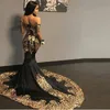 2022 Sexy afrikanische schwarze Ballkleider mit Goldapplikationen Pailletten V-Ausschnitt Kurzarm Meerjungfrau Partykleid Hofzug Abendkleider