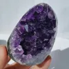 Slumpmässig 260-300g Natural Amethyst Cluster Quartz Crystal Geode Prov Healing Decorating Stone Healing For Home Decor with Wood S246W
