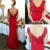 2019 Moda Vestidos largos de dama de honor rojos Cuello en V Encaje Satén Longitud del piso Vestidos de noche con cremallera Volver Por encargo Honor 1027