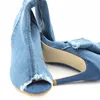 أحذية مثيرة للنساء أحذية برقبة عالية فوق الركبة مزودة بمضخات مفتوحة من الأمام بكعب أزرق وسحاب من قماش الدنيم أحذية بوتاس موهير