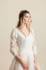 Abiti da sposa modesti a-line champagne con maniche a 3/4 scollo a V Applicazioni in pizzo Bottoni in tulle Back Country Western LDS Abiti da sposa personalizzati